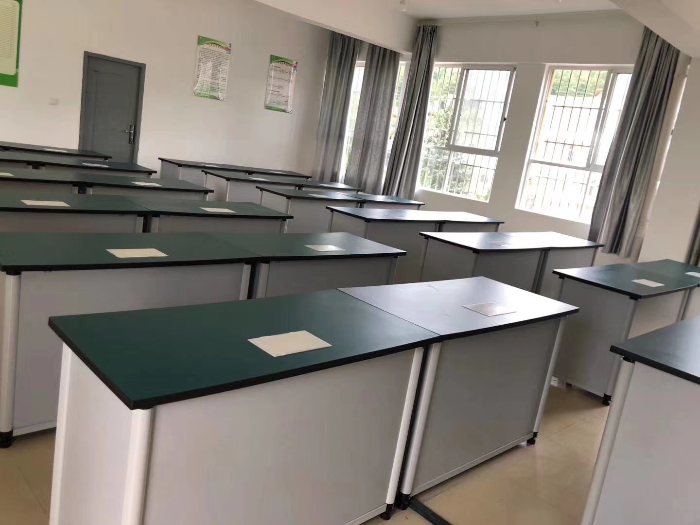 初高中理化生普通實驗室