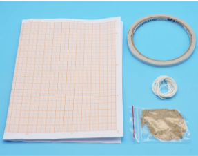 白卡紙(帶四方格（gé）)、雙麵膠、線繩、細沙等
